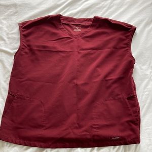 Jannuu maroon scrub top